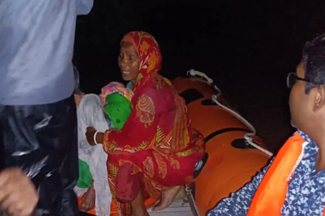 India floods kill dozens
