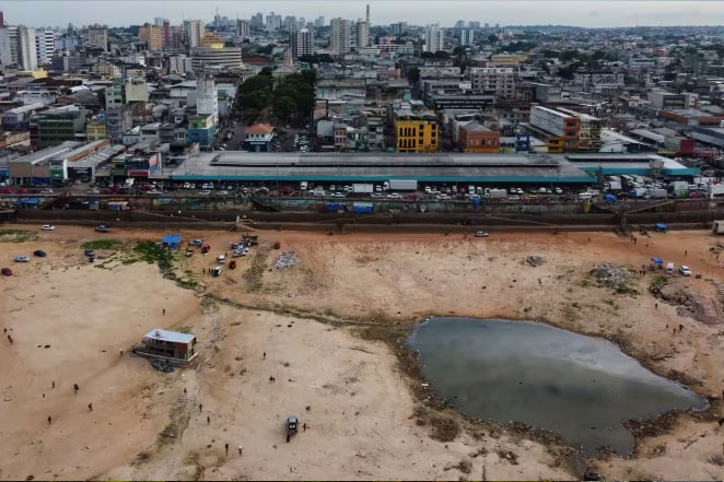 Negro River in critical drough
