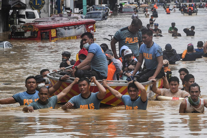 Six hurricanes hit philippines with 160 mph winds