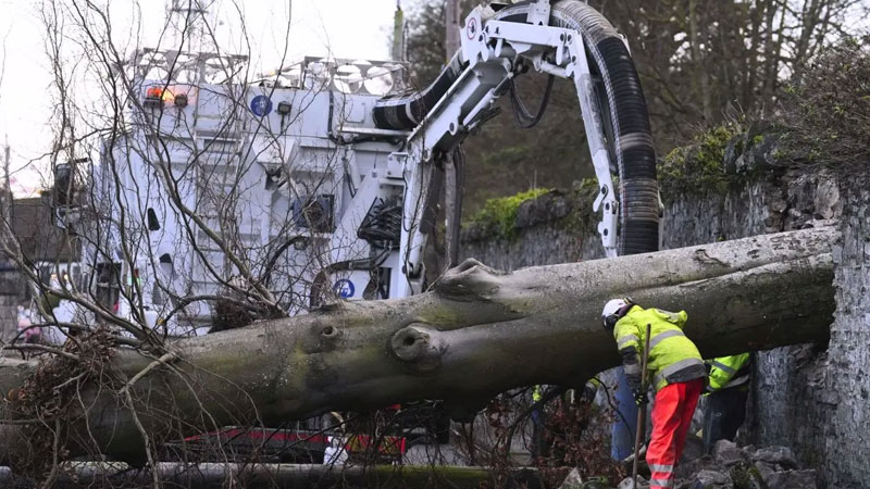 Historic storm smashes Ireland