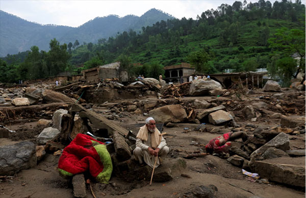 Pakistan floods kill thousands