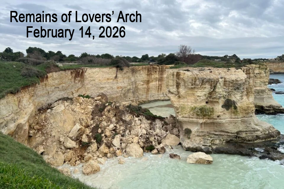 Lovers' Arch collapses into the Mediterranean