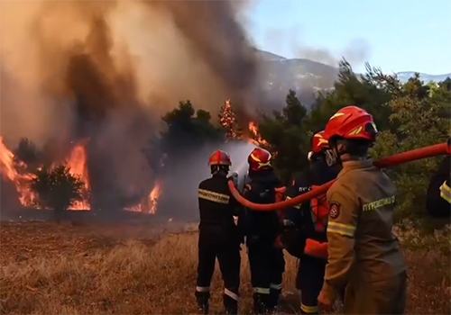 Wildfires threaten Athens